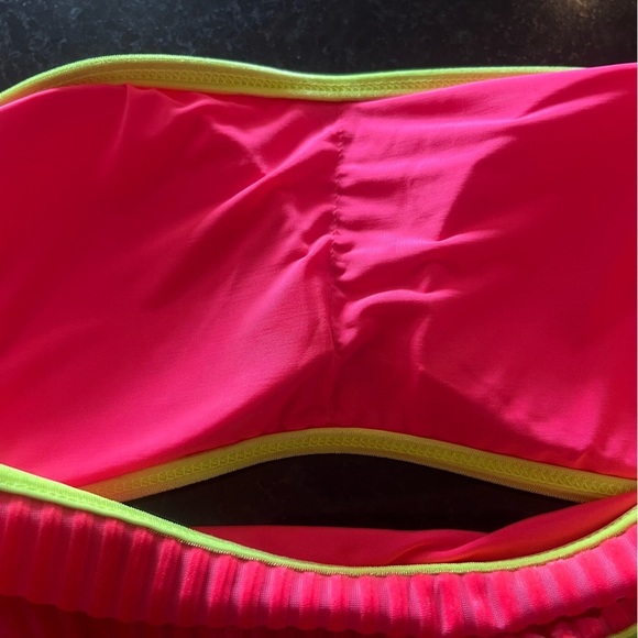 Dippin’ Daisy’s ReVibe Neon Pink Encore Velvet Bandeau Velvet Bikini Top Large - Picture 8 of 12